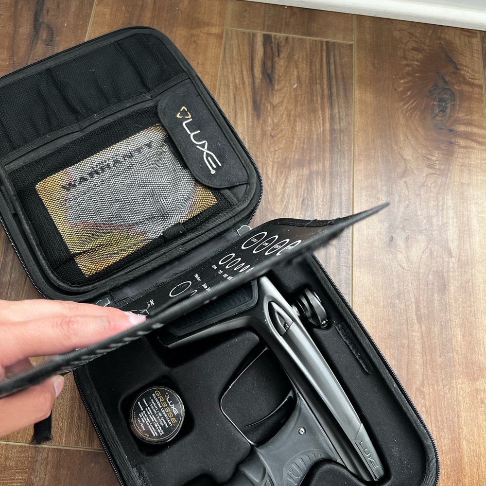 DLX Luxe Ice w/LTR/Ninja lite tank paintball